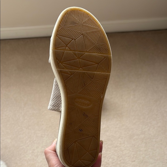 Dr. Scholl's Cream Wedge Sandals with Crisscross Straps - Picture 3 of 5